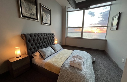 Cleveland Apartment | Cleveland Lakefront Luxury Apartment