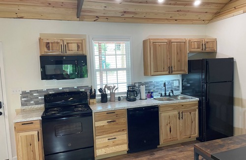 Sloans Valley Cabin | Cliffside Hideaway-New custom cabin, 3 boat ramps, walk to 5 restaurants/bars