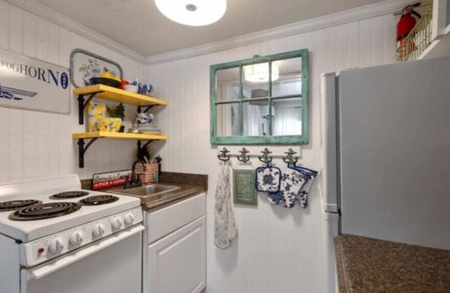 Southern Coast Cottage | Close Enough - Beach Cottage