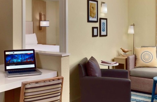 Burlington Apartment | Close to Burlington Mall! FREE Breakfast & Parking, Pool, Pet-friendly Property!