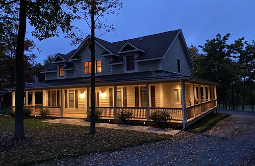 McHenry House | Close to everything!~GAME ROOM~FIRE PIT & HOT TUB~Dogs OK! Lake Access & Dock!