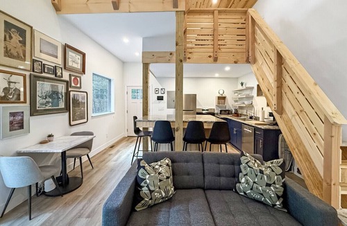 Gilboa Cabin | Coal Ridge Cabin - WV Retreat with Family History