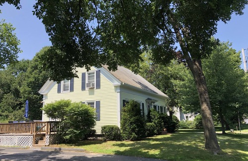 Kennebunkport House | Coastal Cape - Walk to Dock Square - Sleeps 8 - Beach Pass Included