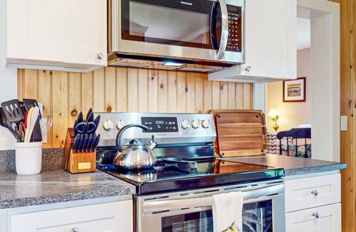 Corea House | Coastal charm & harbor views just steps from Sand Cove Beach