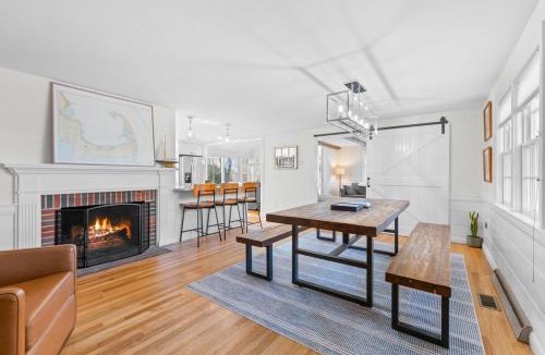 Harwich Port House | Coastal comfort near beaches and walking distance to Harwich Port!