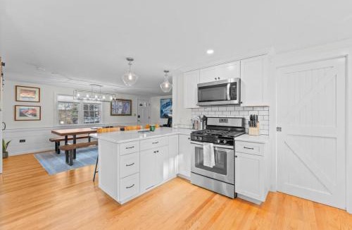 Harwich Port House | Coastal comfort near beaches and walking distance to Harwich Port!