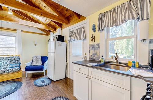Kennebunk Cottage | Coastal Cottage at Shorelands Guest Resort | Pool | Near Beaches | Kennebunk, ME