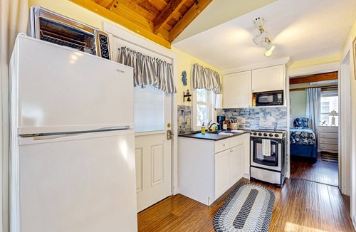 Kennebunk Cottage | Coastal Cottage at Shorelands Guest Resort | Pool | Near Beaches | Kennebunk, ME
