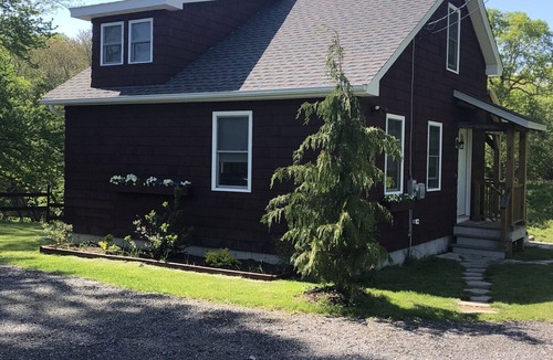 South Kingstown House | Coastal cottage. . Farm and sea