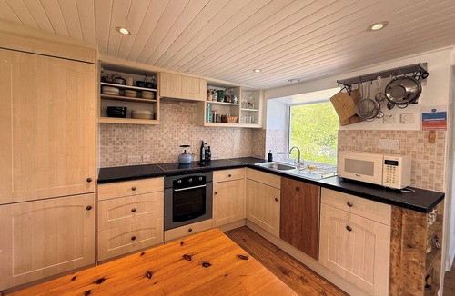 Kirkcudbright House | Coastal Cottage Retreat Steps from the Beach - Pass the Keys