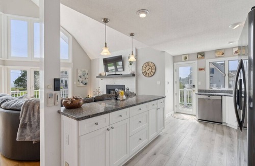 Wells House | Coastal Dream Vacation Home at Moody Beach - Sleeps 8