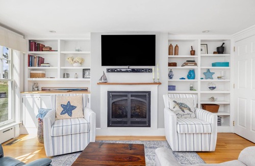 Little Compton House | Coastal Farmhouse Retreat in Little Compton, RI – Your Perfect Seaside Getaway