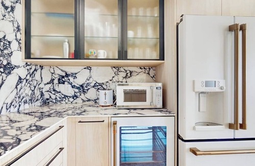 Wells House | Coastal gem on the water with beach access, gorgeous views & spacious layout