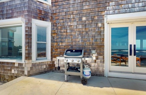 Wells House | Coastal gem on the water with beach access, gorgeous views & spacious layout