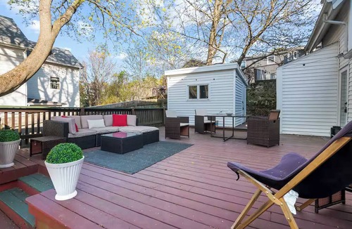 Swampscott Apartment | Coastal Getaway: walk to beach and town
