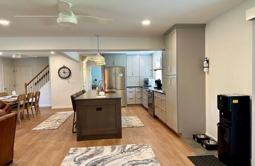Mid-Coast and Islands House | Coastal Retreat Near Beach w/Ocean Views, dog friendly !
