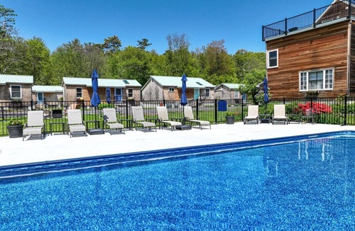 Kennebunk House | Coastal Shorelands Retreat + Walk-to-Beach Access and Pool