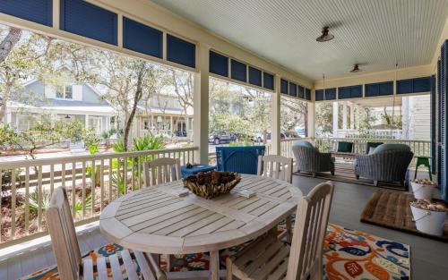 Watercolor House | Cobalt Close & Cozy by Oversee 30A