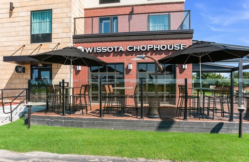 Neenah Hotel | Cobblestone Hotel & Suites - Appleton International Airport