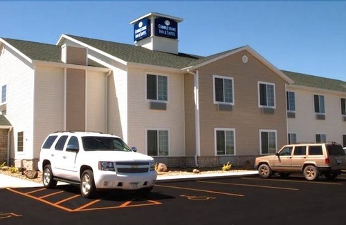 Carrington Hotel | Cobblestone Inn & Suites - Carrington