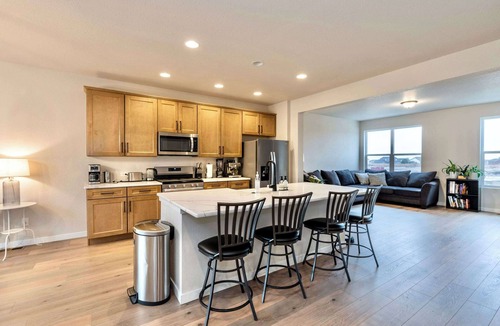 Colorado Springs House | CoffeeBar/Garage/TempurpedicBeds/ModernHome/CloseToAirport/NearBase