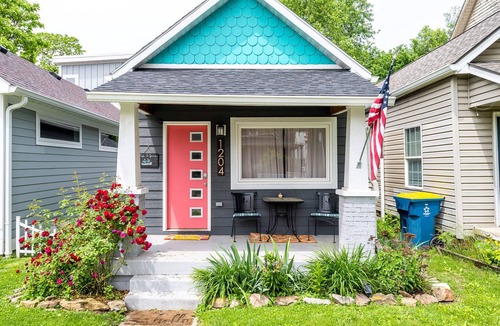 Fountain Square House | Colorful Cottage with KING Bed