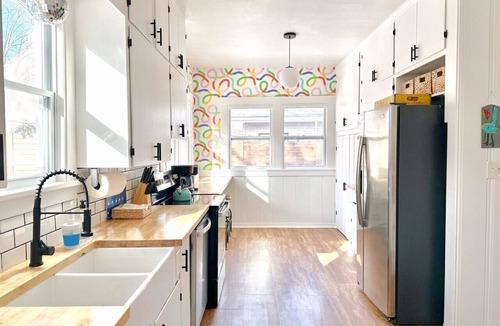 Manhattan House | Colorful & Cozy 4BR/2BA Near KSU, Family & Groups
