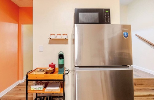 Columbus House | Colorful Townhouse Near Downtown Columbus - Designed for Travel & Work