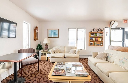 Chesaning House | Come Create Memories w/Fun-filled Adventures at this Paradise! Free Parking!