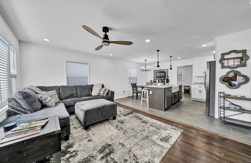 Northside District House | Come stay at A Beauty off Broadway!