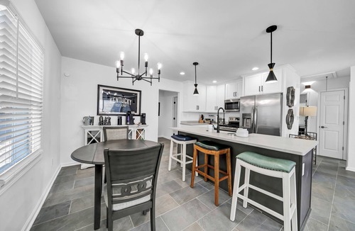 Northside District House | Come stay at A Beauty off Broadway!
