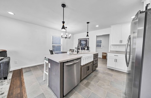 Northside District House | Come stay at A Beauty off Broadway!