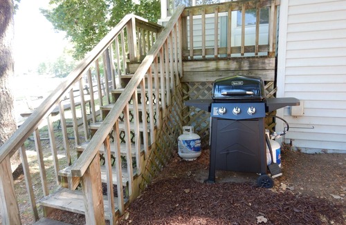 Mayfield Cottage | Come stay at our Little Blue cottage on Arbutus Lake - cozy & relaxing