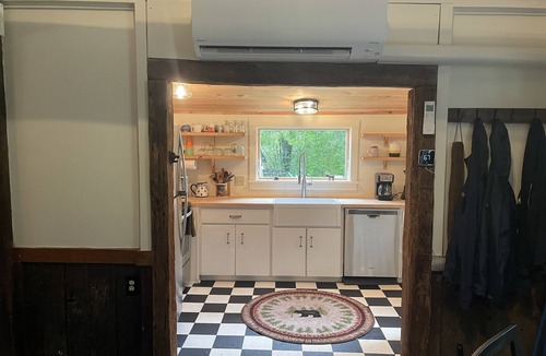 Sandisfield Cabin | Come to the Berkshires for outdoor enthusiast, or a relaxing couple retreat