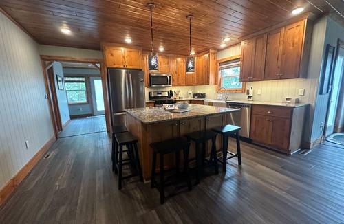 International Falls House | Comfort and Convenience. Family and pet friendly. Close to the action!
