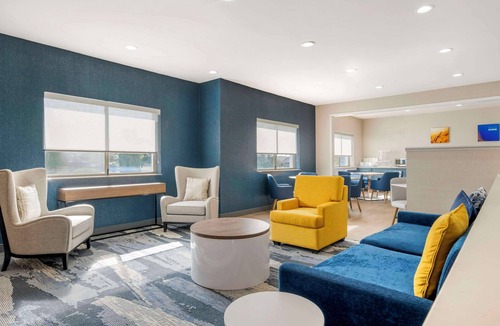 Kendallville Hotel | Comfort Inn Kendallville East