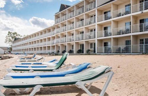 Mackinaw City Hotel | Comfort Inn Lakeside