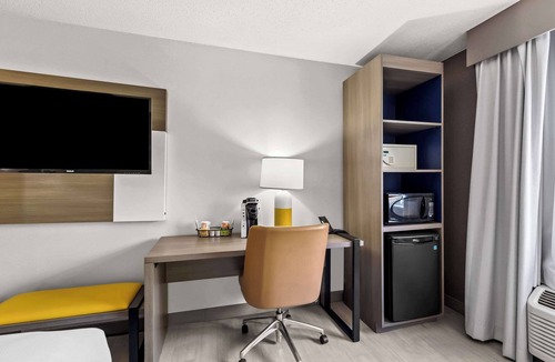 Painesville Hotel | Comfort Inn Painesville - Concord