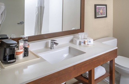 Grundy Hotel | Comfort Inn & Suites Grundy