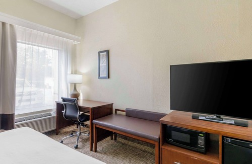 La Grange Hotel | Comfort Inn & Suites La Grange - Louisville Area