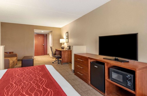 Farmers Hotel | Comfort Inn & Suites