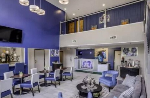 Lexington Hotel | Comfort Meets Affordability, Pool, Free Breakfast, Free Parking Onsite!