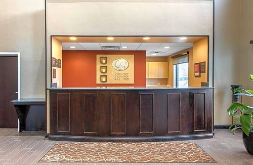 Buechel Hotel | Comfort Suites Airport