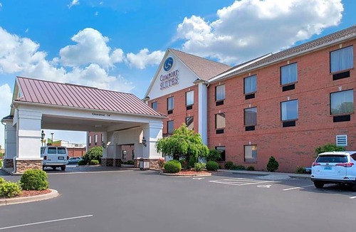 Buechel Hotel | Comfort Suites Airport