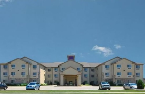 Delavan Hotel | Comfort Suites Delavan - Lake Geneva Area