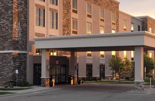 Fargo Hotel | Comfort Suites Fargo Medical Center