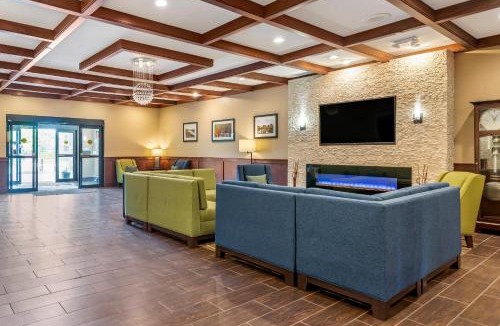 Comstock Park Hotel | Comfort Suites Grand Rapids North