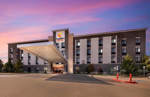 Central Oklahoma City Hotel | Comfort Suites Meridian and I-40