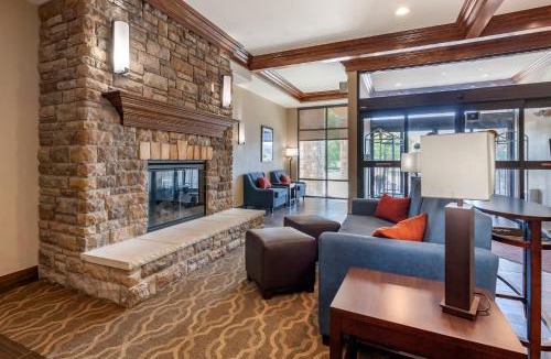 Oshkosh Hotel | Comfort Suites Oshkosh West