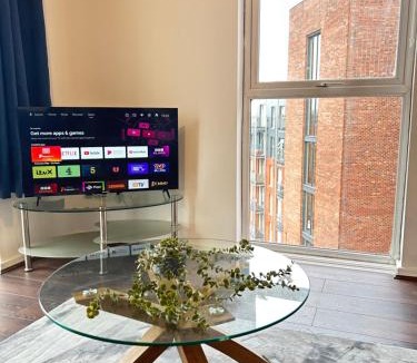 Moffat Apartment | Comfortable 2-Bedroom Flat close Etihad and Coop Live
